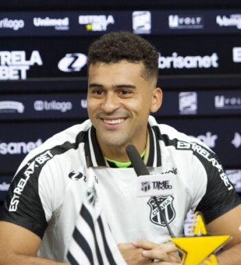 Léo Santos projeta duelo acirrado entre Ceará e Atlético-GO por briga pelo G-4 Leia mais em: https://www.opovo.com.br/esportes/futebol/times/ceara/2023/06/04/leo-santos-projeta-duelo-acirrado-entre-ceara-e-atletico-go-por-briga-pelo-g-4.html ©2022 Todos os direitos são reservados ao Portal O POVO, conforme a Lei nº 9.610/98. A publicação, redistribuição, transmissão e reescrita sem autorização prévia são proibidas