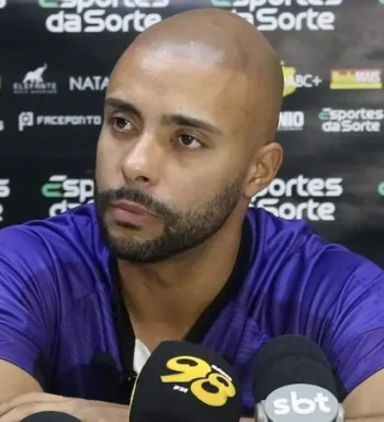 Romario é apresentado oficialmente e projeta recuperação do ABC na Série B