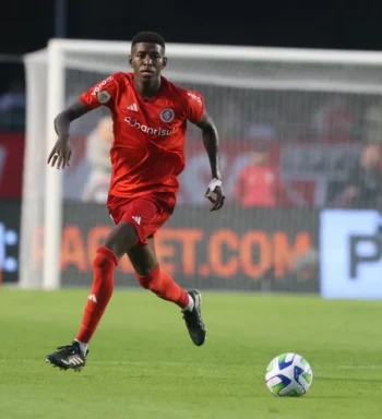 Inter anuncia renovação de Vitão até junho de 2024