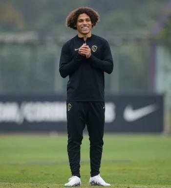 Biro engata sequência e ganha moral com Luxa no Corinthians