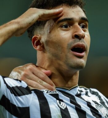 Léo Santos comemora primeiro gol marcado pelo Ceará e destaca importância da vitória Leia mais em: https://www.opovo.com.br/esportes/futebol/times/ceara/2023/07/07/leo-santos-comemora-primeiro-gol-marcado-pelo-ceara-e-destaca-importancia-da-vitoria.html ©2022 Todos os direitos são reservados ao Portal O POVO, conforme a Lei nº 9.610/98. A publicação, redistribuição, transmissão e reescrita sem autorização prévia são proibidas