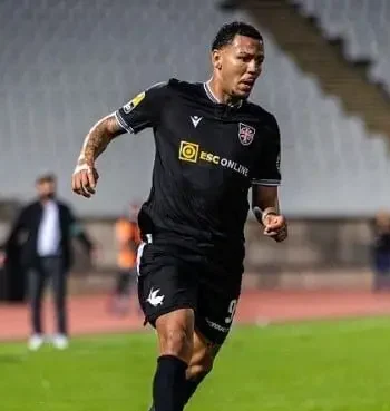 Feliz e em evolução: Clayton completa um ano com o Casa Pia