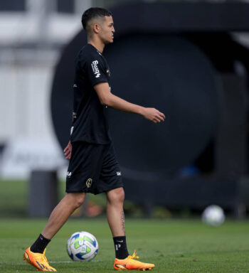 Adson fala em “convívio de alegria” com jovens da base e faz autoavaliação de temporada no Corinthians