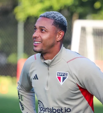 David cresce no São Paulo, vira “amuleto” do segundo tempo, e funk do jogador agita torcedores