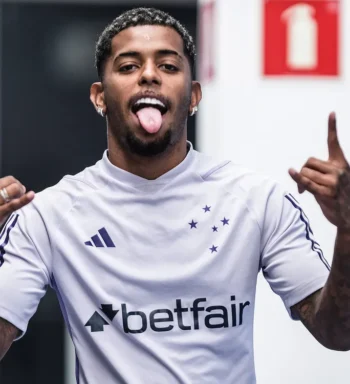 No Cruzeiro, Palacios passa a ser única opção para lateral; Gasolina chega à reta final de recuperação