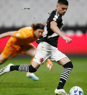 Com o gol, Gabriel Pec encerra jejum do Vasco e se torna artilheiro do time no Brasileiro e na temporada