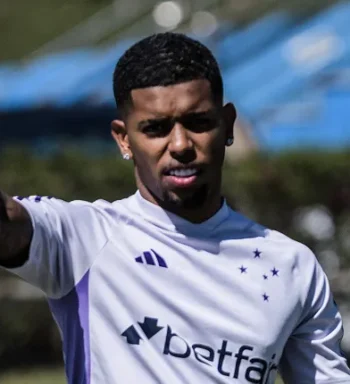 Se recuperando de lesão, Wesley Gasolina completa um ano de Cruzeiro