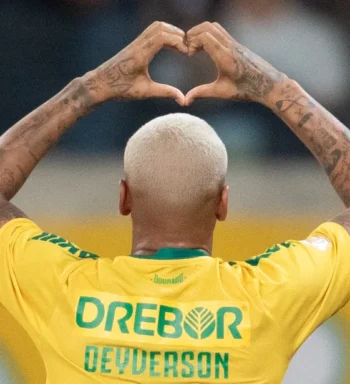 Em lua de mel com a torcida e fase iluminada, Deyverson completa 1 ano de Cuiabá