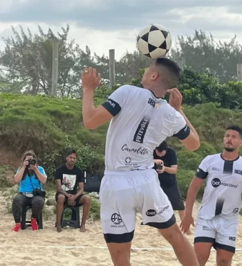 André fica feliz com interesse de times europeus, mas afirma: “Cabeça 100% no Fluminense”