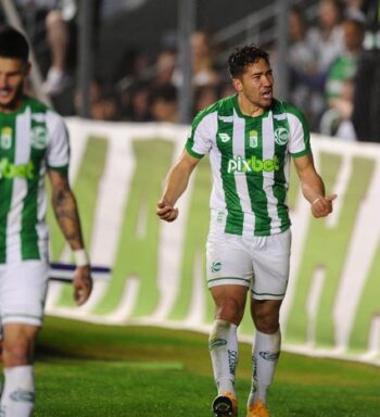 Após grande atuação, volante do Juventude afirma: “A importância do Carpini na minha carreira é fundamental”