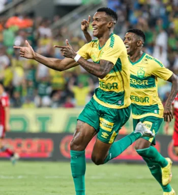 Líder em desarmes no Cuiabá, Matheus Alexandre celebra marca de 100 jogos como profissional