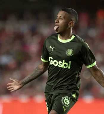 Savinho leva Girona ao topo e é brasileiro com melhores números na Europa