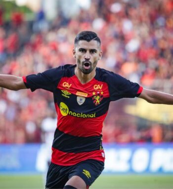 Voltando de suspensão, Jorginho se aproxima da marca de 50 jogos com a camisa do Sport