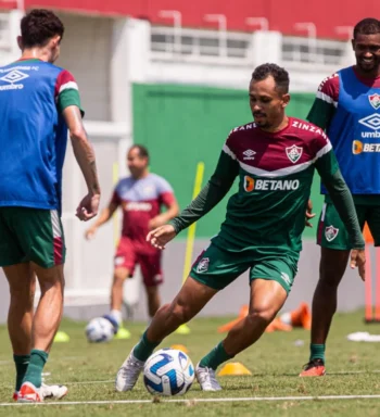 Lima assume papel de 12º jogador e se destaca pela polivalência no Fluminense