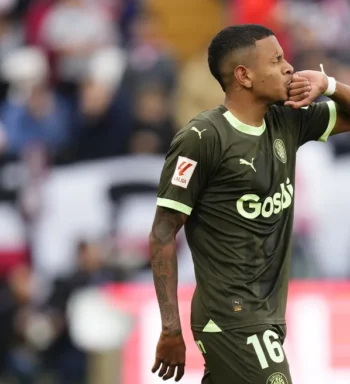 Savinho marca, Girona vence de virada e mantém a liderança no Espanhol