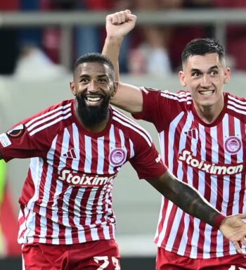 Ex-Flamengo, Rodinei se consolida na Grécia e comemora momento no Olympiacos