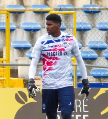 Ex-Flamengo, Hugo Souza pega três pênaltis e trava Di María e ex-Palmeiras em Benfica x Chaves