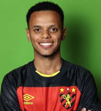 Lateral Riquelme é oficializado pelo Sport nesta segunda-feira; jogador já treina no CT do clube