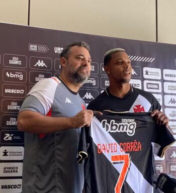 David é apresentado pelo Vasco e se declara: “Família é toda vascaína e eu também, lógico”