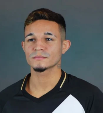 Adson vive expectativa por jogar em São Januário: ‘Vi o caldeirão que a torcida faz lá’