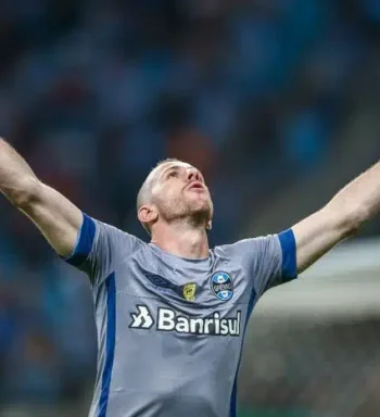 Paulo Victor relembra início no Flamengo e revela lado rigoroso de Renato Gaúcho: “Não tinha como questionar”