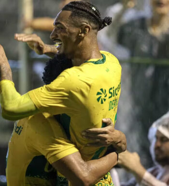 Derik Lacerda faz “doblete” pela primeira vez na carreira e comanda vaga do Cuiabá na Copa do Brasil