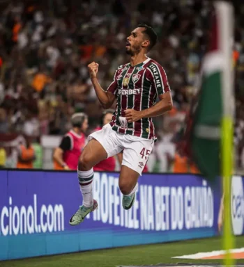 Lima marca duas vezes pelo Fluminense e entra na lista de artilheiros na temporada