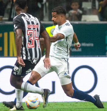 João Marcelo tem participação importante em reação do Cruzeiro no clássico