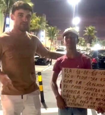 Victor Luis, do Vasco, ajuda menino que pedia dinheiro no sinal para comprar chuteira