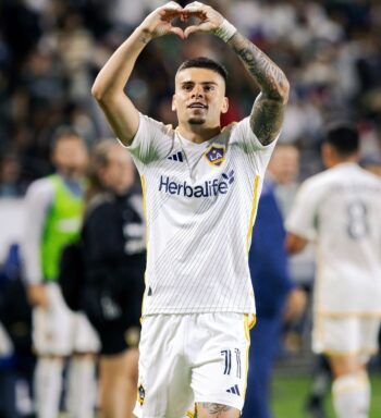 Gabriel Pec ajuda o Galaxy a ampliar sua invencibilidade em casa na vitória sobre o Kansas City