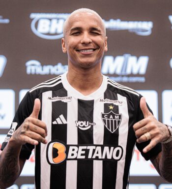 Deyverson admite ‘paquera antiga’ com Atlético-MG e se emociona: ‘Minha esposa e eu choramos juntos’