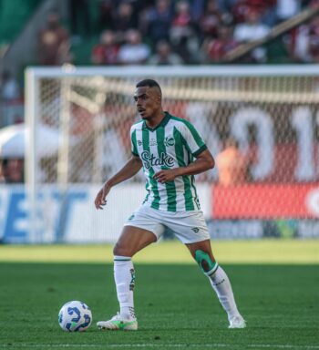 Volante do Juventude é o terceiro no ranking de desarmes do Brasileirão