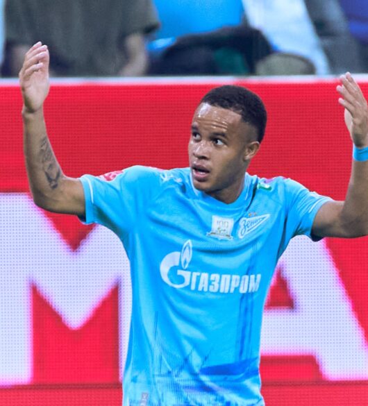 Cria da base do Corinthians, Pedrinho brilha na Europa com sequência de gols