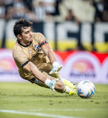 Goleiro do Ceará supera rivais de peso e lidera ranking de pênaltis defendidos em 2026