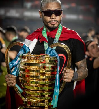 Campeão pelo Vitória, Marinho chega a tri da Copa do Nordeste pelo terceiro time diferente