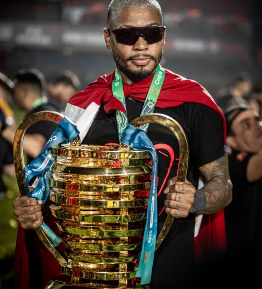 Campeão pelo Vitória, Marinho chega a tri da Copa do Nordeste pelo terceiro time diferente