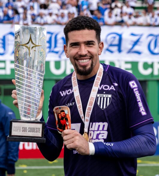 Emprestado pelo Cruzeiro, Léo Aragão é campeão da Copa Sul-Sudeste como titular do Avaí; confira