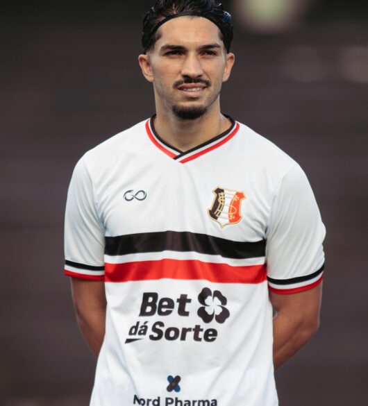 Cria do Vasco, Andrey celebra acesso do Santa Cruz à Série B