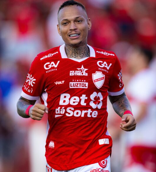 Em melhor fase da carreira, Janderson projeta título do Vila Nova na Série B
