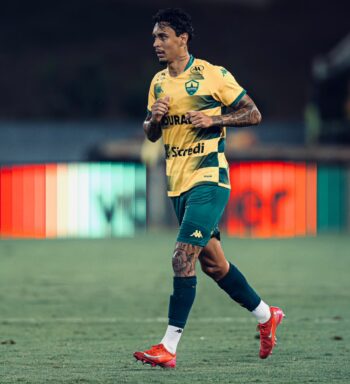 Vitor Mendes tem aproveitamento elevado no Cuiabá na Série B e destaca: “Trabalho coletivo”